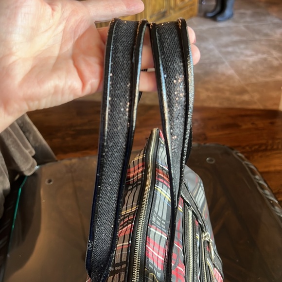 Coach poppy design purse
A few stains on liner. See photos - Picture 2 of 9